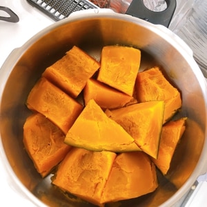活力なべで1分でほくほく かぼちゃの煮物 レシピ 作り方 By ときどきぷろぐらま 楽天レシピ 活力なべで1分でほくほく かぼちゃの煮物 レシピ 作り方 By ときどきぷろぐらま 楽天レシピ